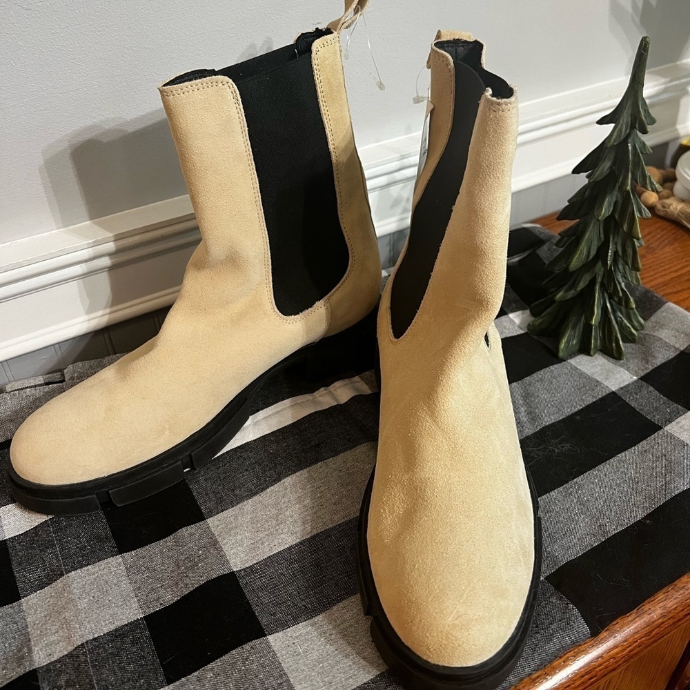 Nwt CRUZA Tendencia Womens Suede Chelsea Boots Cream Black Size 9 1-2